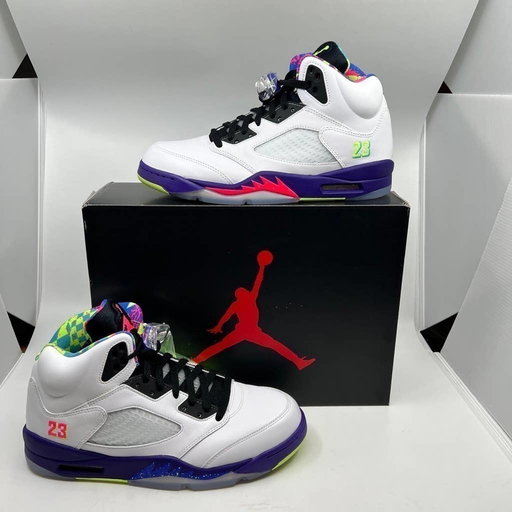 NWT AIR JORDAN 5 RETRO in White Ghost Green